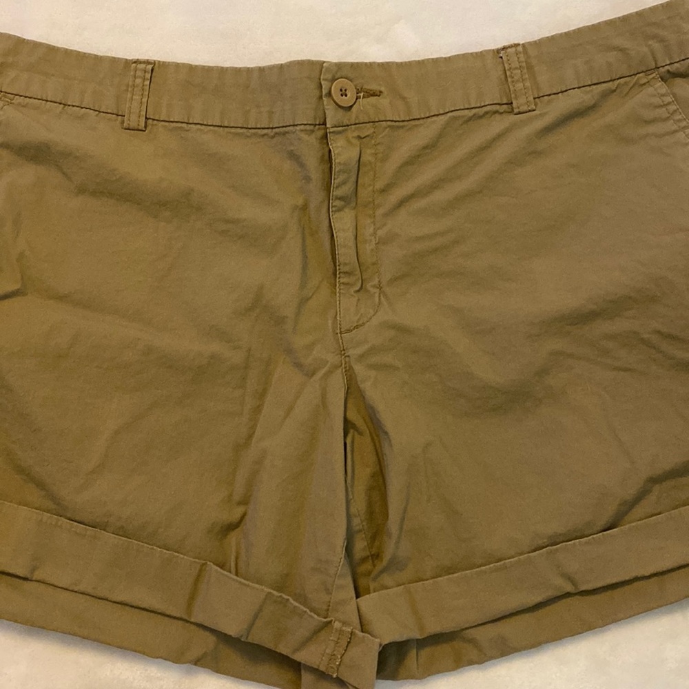 Liz Claiborne khaki shorts size 18 EUC